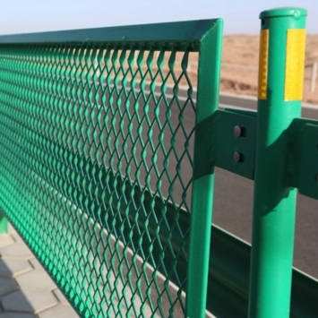 2019新聞聚焦 新疆阿克蘇倉庫護欄網與克拉瑪依球場護欄網——守護安全與活力的圍欄設施